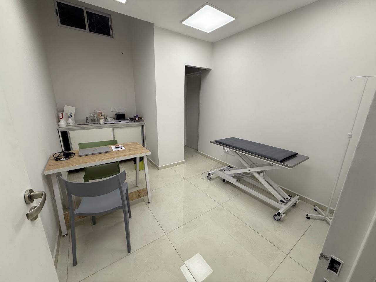 Sala de tratamiento y consultorio de UpCells Vet